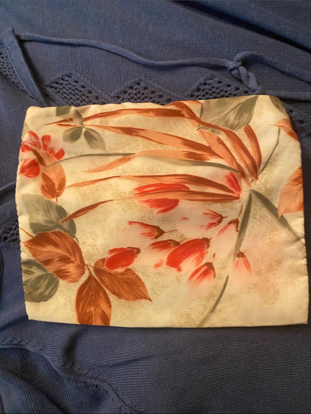 Vintage LeSportsac Ivory Red Floral Nylon Zip Pouch 1980s Old Logo - Picture 8 of 10